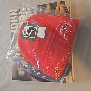brand new in bag!! Puma beanie 😍